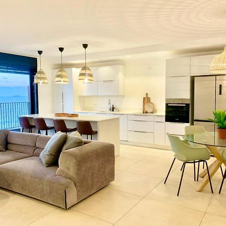 Beach Place Apartments Haifa Buitenkant foto