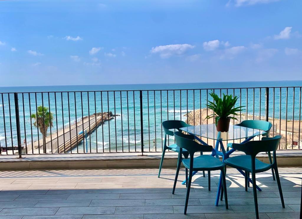 Beach Place Apartments Haifa Buitenkant foto