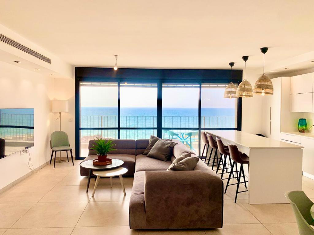 Beach Place Apartments Haifa Buitenkant foto
