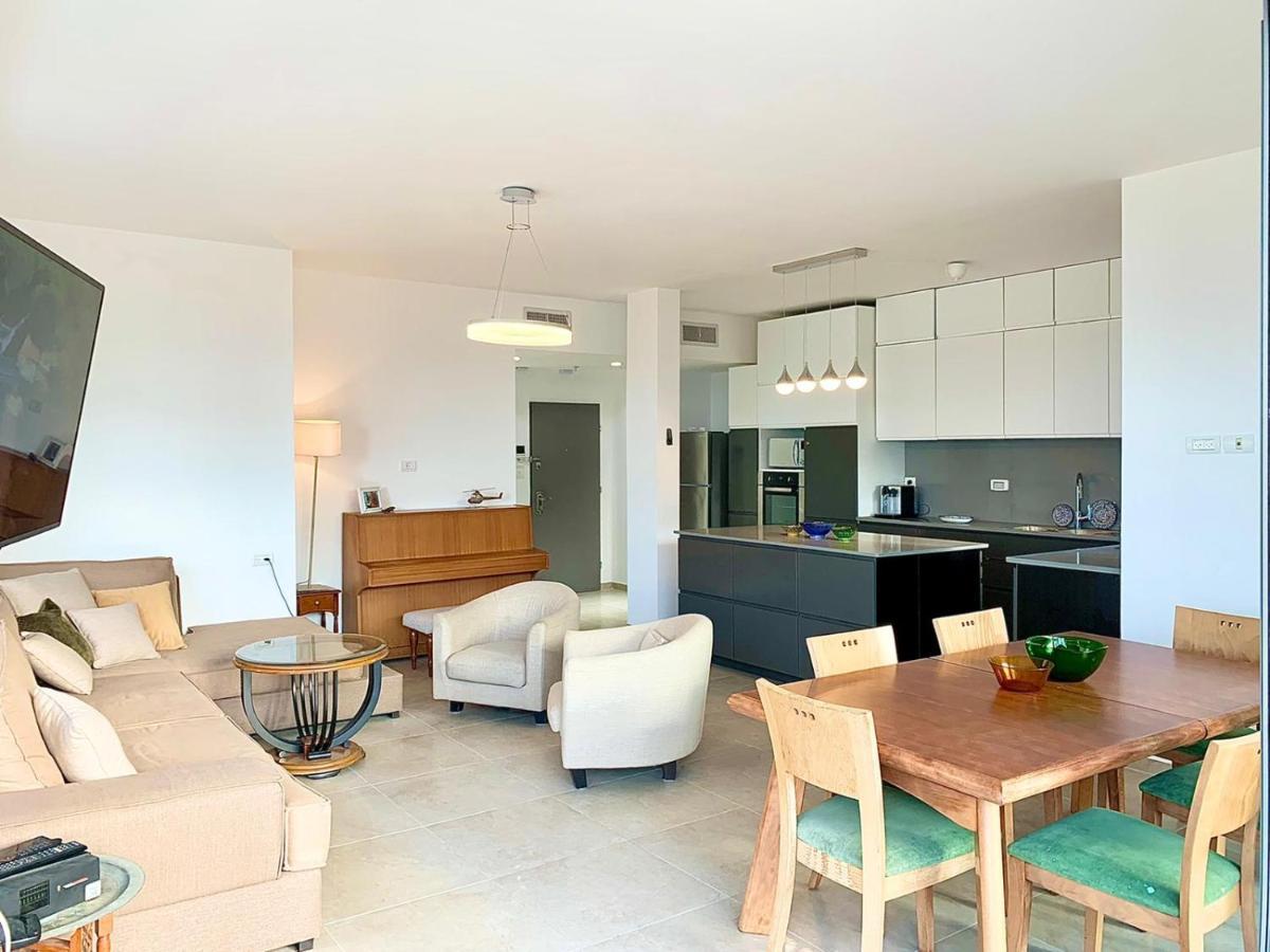 Beach Place Apartments Haifa Buitenkant foto